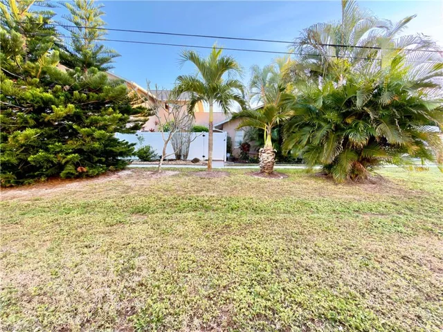 1104 SE 8th  ST, Cape Coral, FL 33990