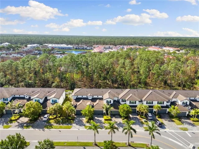 7328  Rockefeller  DR, Naples, FL 34119