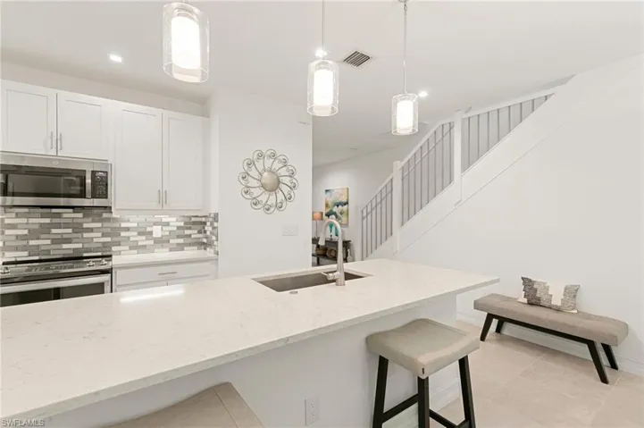 7328  Rockefeller  DR, Naples, FL 34119