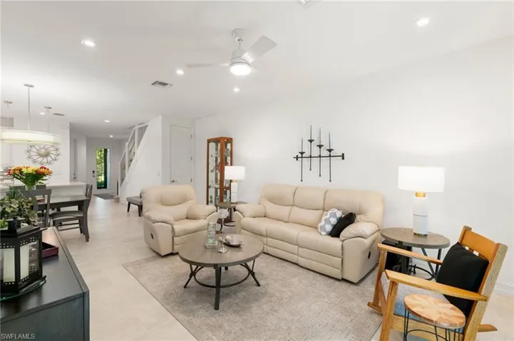 7328  Rockefeller  DR, Naples, FL 34119