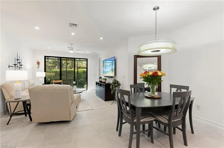 7328  Rockefeller  DR, Naples, FL 34119