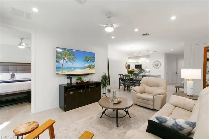 7328  Rockefeller  DR, Naples, FL 34119