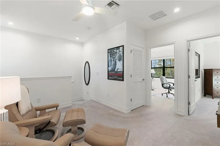 7328  Rockefeller  DR, Naples, FL 34119