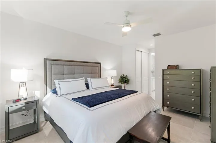 7328  Rockefeller  DR, Naples, FL 34119
