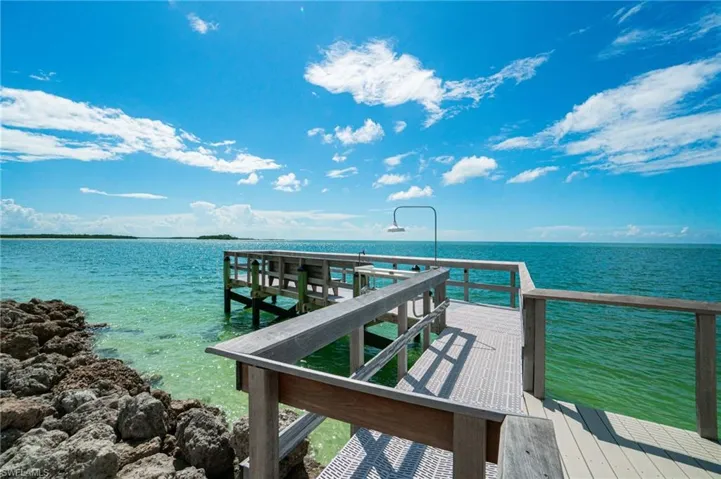 Private fishing dock extended into the stunning GULF.