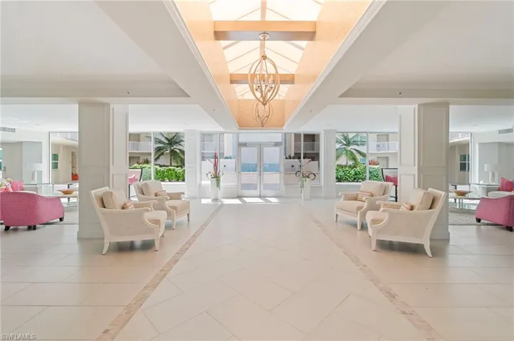 The Lobby floor welcomes residents and guests with stunning stone flooring and natural light pouring in at every direction highlighted by comfortable LUXE seating groups and stunning ceiling detailing.