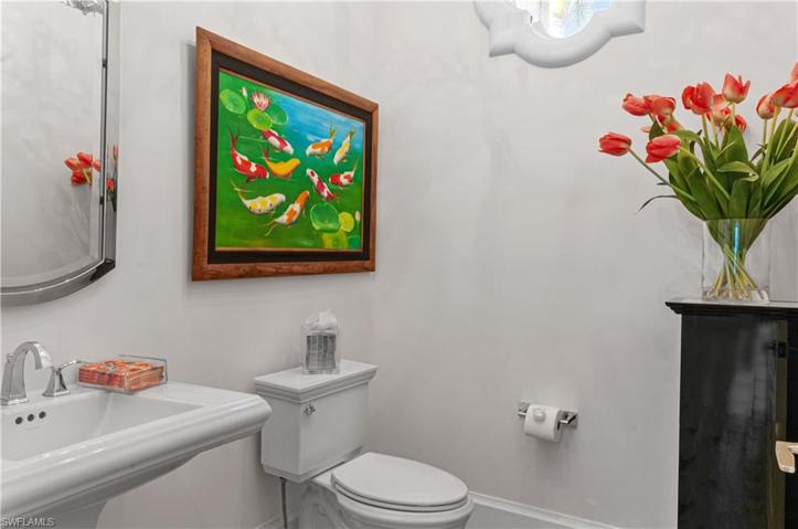 Powder Bath Main Level