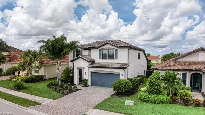 View of front of home featuring a front yard and a garage
