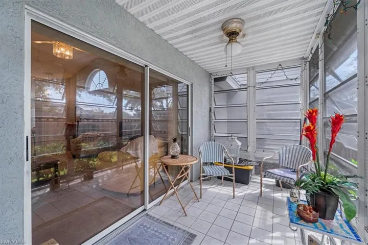 Sunroom / solarium with ceiling fan