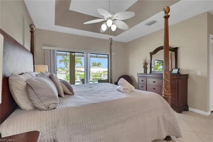 Tray ceiling with a ceiling fan light fixture