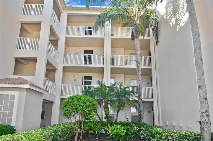 8680 Cedar Hammock Cir 122, Naples, Florida 34112