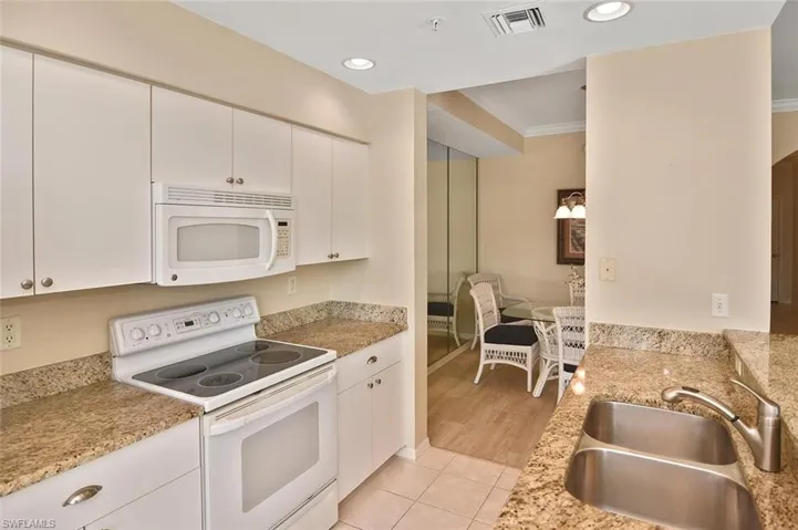 8680 Cedar Hammock Cir 122, Naples, Florida 34112