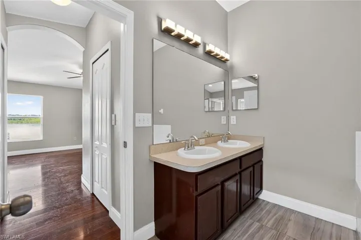 7513 Turtle View Dr, Ruskin, Florida 33573