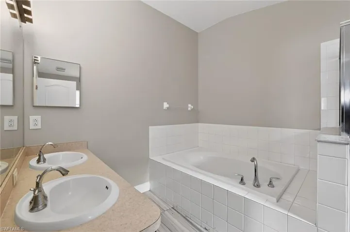 7513 Turtle View Dr, Ruskin, Florida 33573