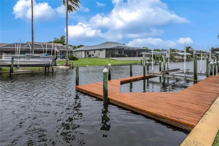 Dock area with 10,000 pound lift.
