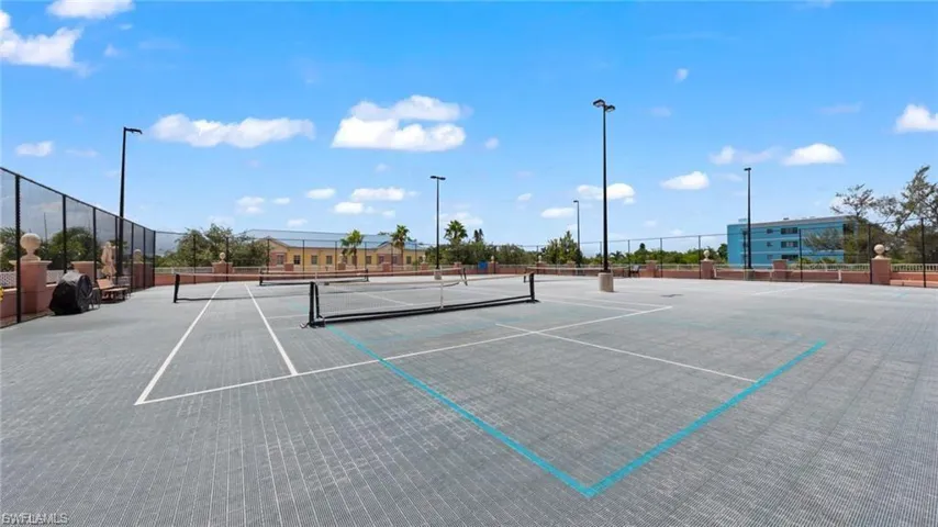 Tennis & pickleball courts