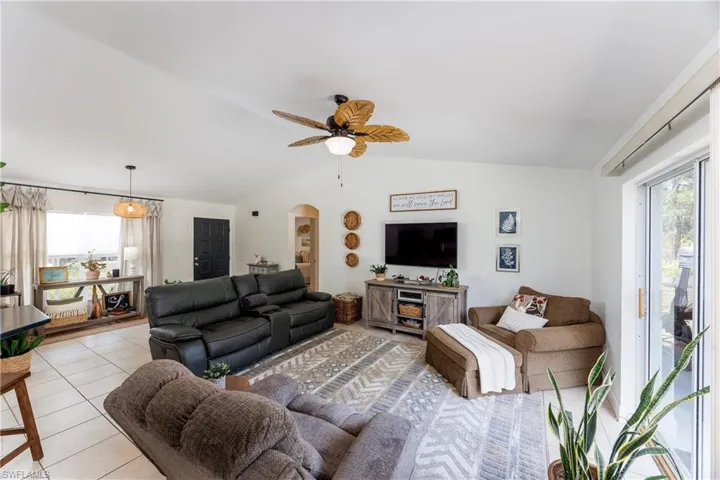 2118  Moore  AVE, Alva, FL 33920