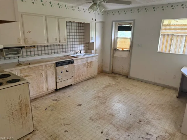 801 95th Ave N, Naples, Florida 34108