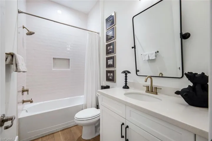 9458 Greenleigh Ct, Naples, Florida 34120