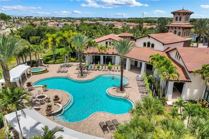Community Resort-style Pool