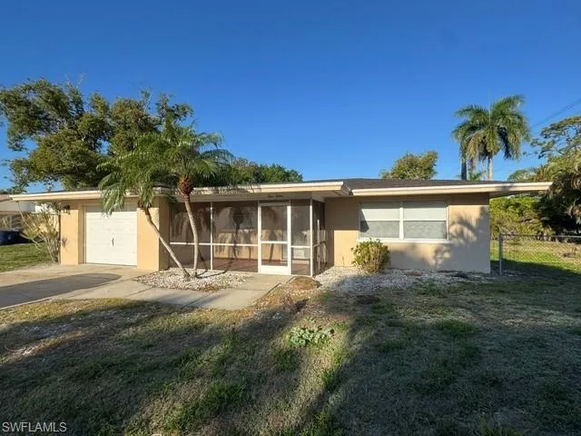 112  Crescent Lake  DR, North Fort Myers, FL 33917