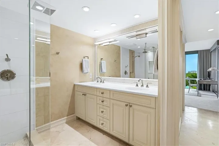7515 Pelican Bay Blvd 5c, Naples, Florida 34108