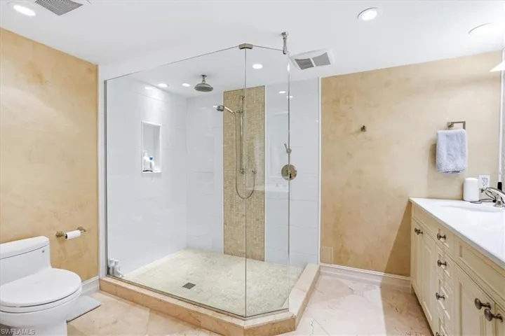 7515 Pelican Bay Blvd 5c, Naples, Florida 34108