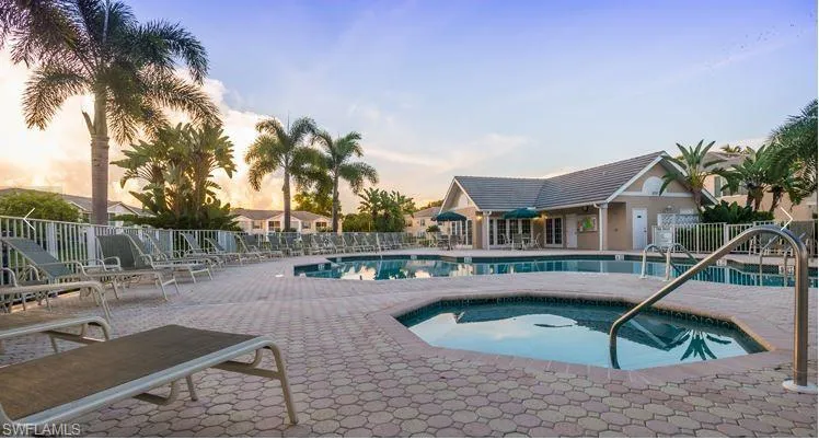 853 Tanbark Dr 202, Naples, Florida 34108