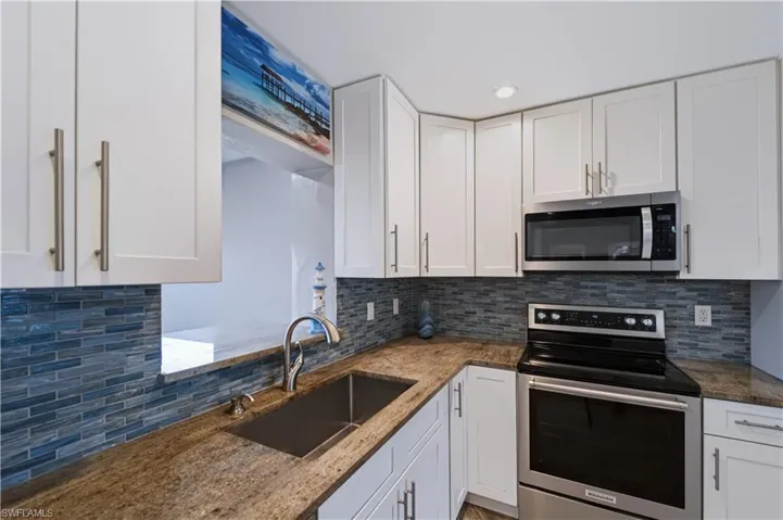 Farmhouse sink, granite counter & backsplash
