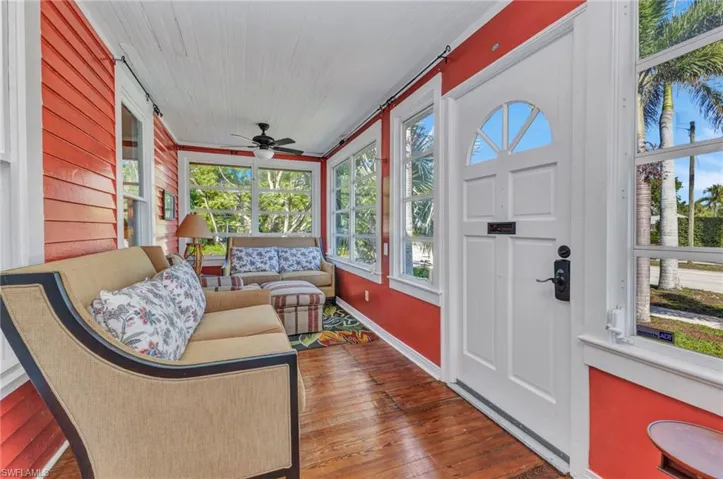 Sunroom / solarium featuring a ceiling fan