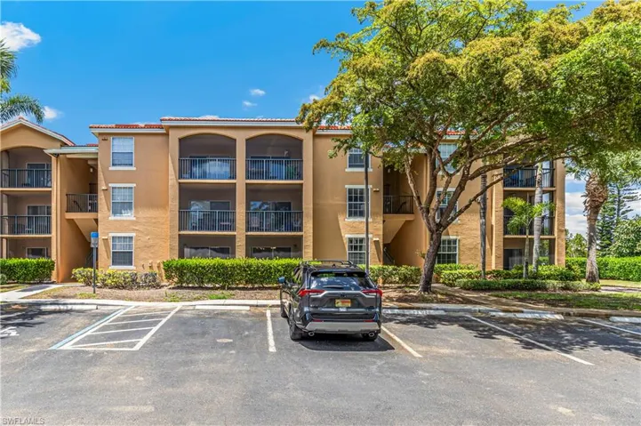 8754 River Homes Ln 8-105, Bonita Springs, Florida 34135