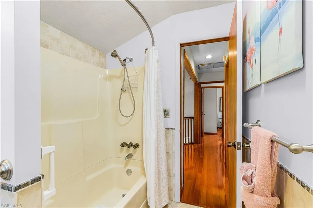 6447 Pine AVE, Sanibel, FL 33957,225062835