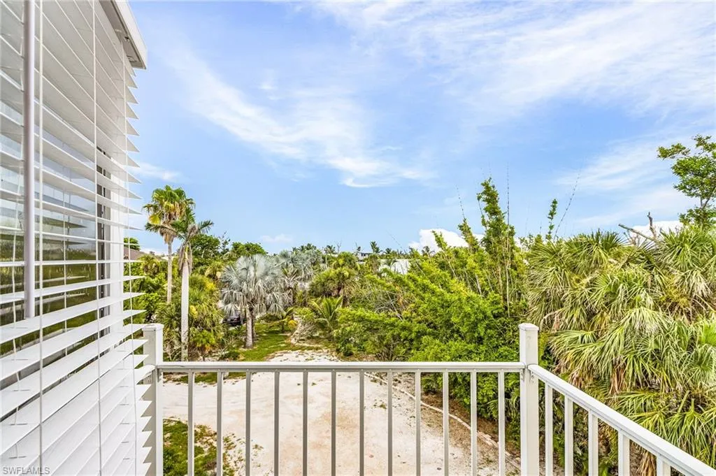 6447 Pine AVE, Sanibel, FL 33957,225062835
