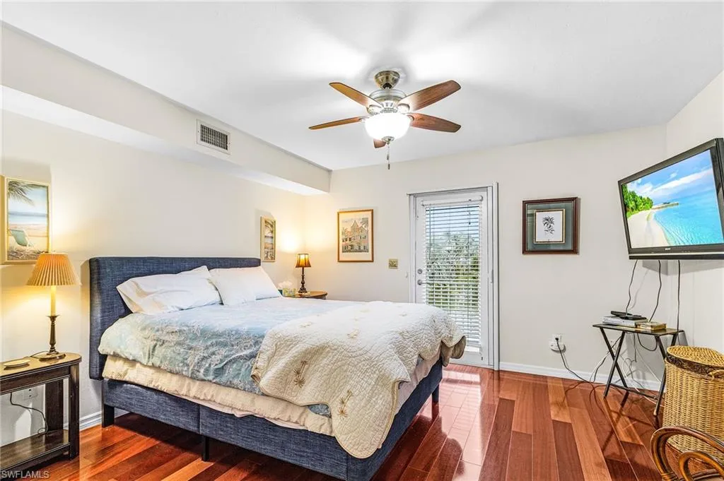 6447 Pine AVE, Sanibel, FL 33957,225062835