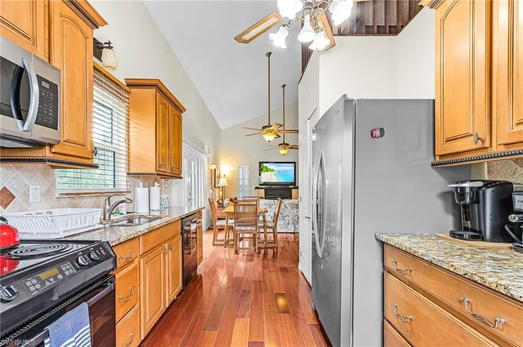 6447 Pine AVE, Sanibel, FL 33957,225062835