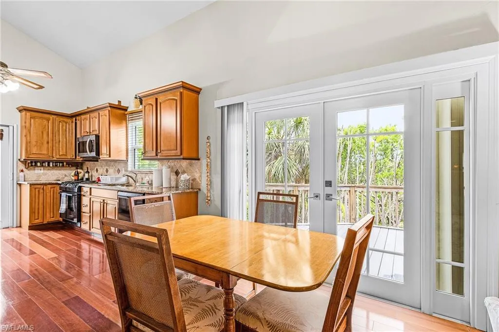 6447 Pine AVE, Sanibel, FL 33957,225062835