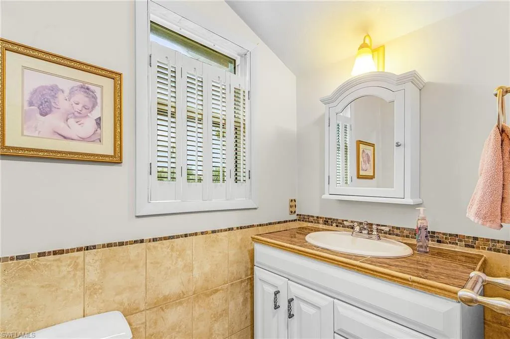 6447 Pine AVE, Sanibel, FL 33957,225062835