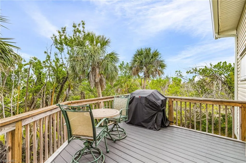 6447 Pine AVE, Sanibel, FL 33957,225062835