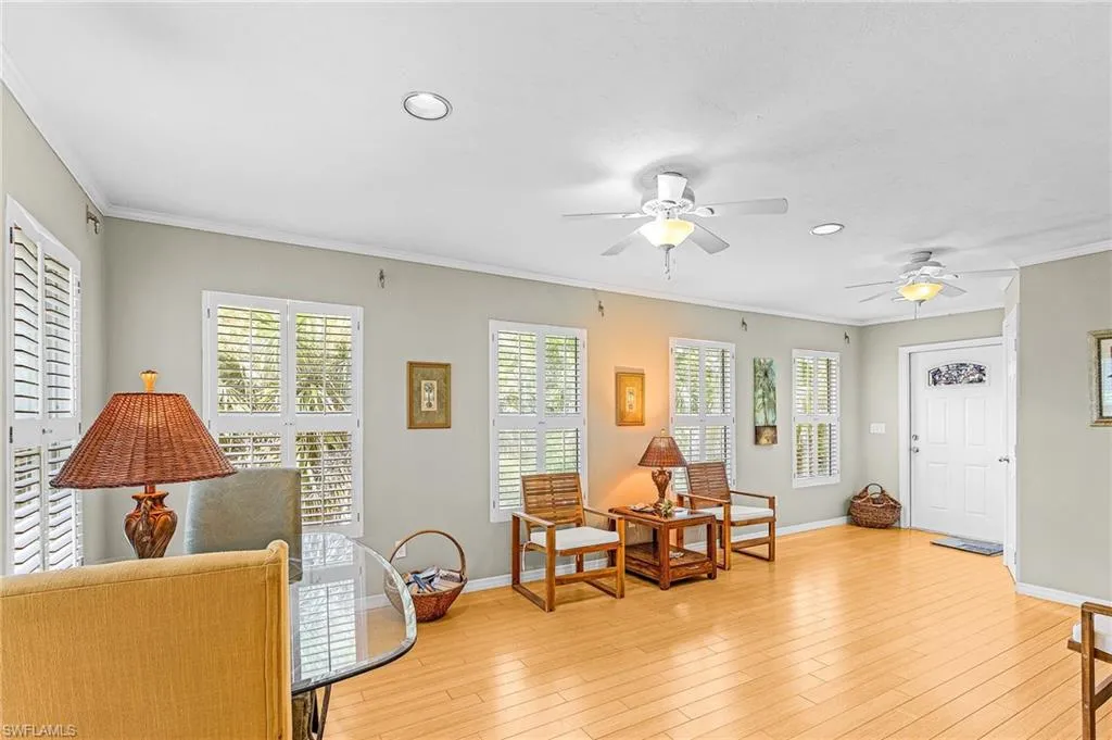 6447 Pine AVE, Sanibel, FL 33957,225062835