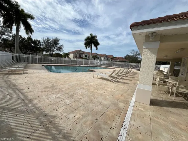 884 Hampton Cir 159, Naples, Florida 34105