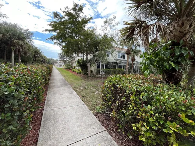 884 Hampton Cir 159, Naples, Florida 34105