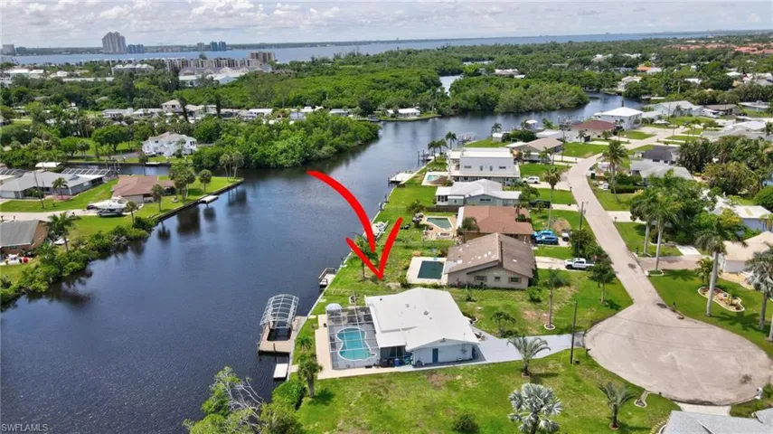 Quick access by boat to the river and downtown Fort Myers