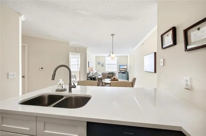 8635 River Homes Ln 2-104, Bonita Springs, Florida 34135