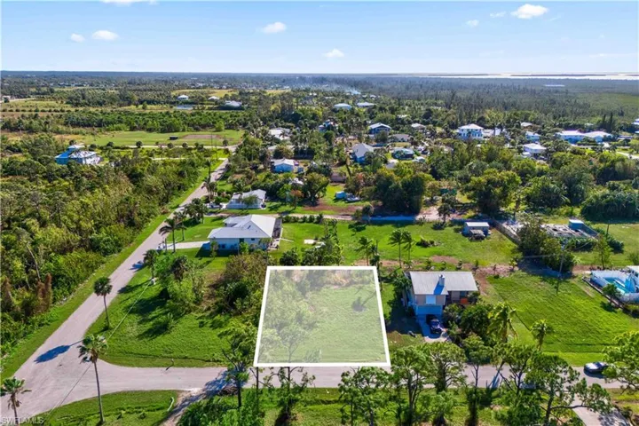 south facing lot, in a community with low fees and an island lifetstyle!