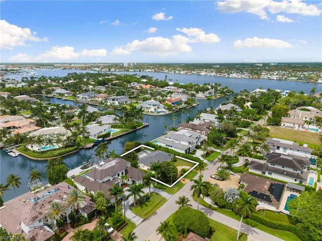 605 21st Ave S, Naples, Florida 34102