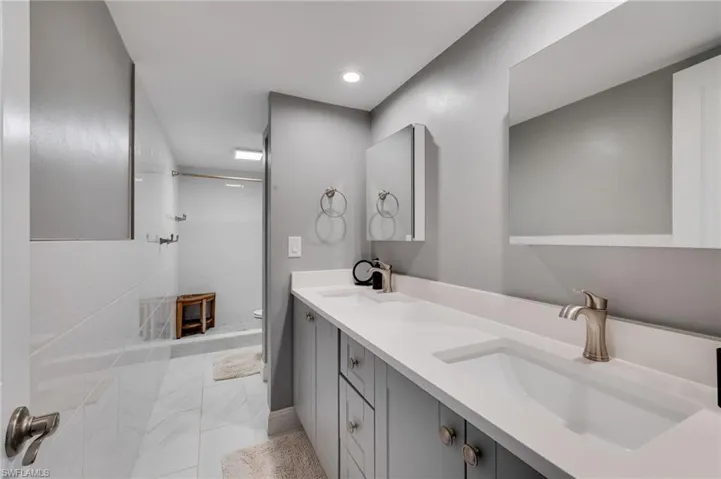 4039 Sandlewood Ln 4, Fort Myers, Florida 33907