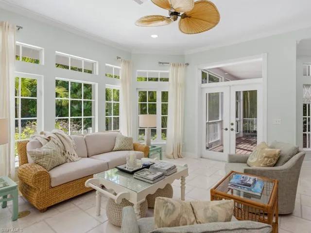 Sun Room overlooking the Lanai and Oool
