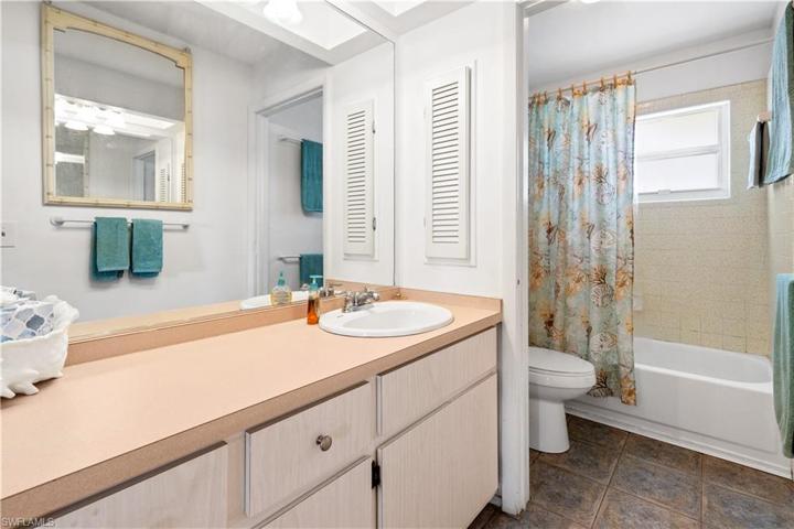 Full Bathroom with tub/shower combo!