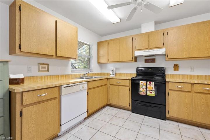 Large wrap around kitchen!