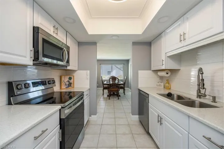 3036  Kings Lake  BLVD, Naples, FL 34112
